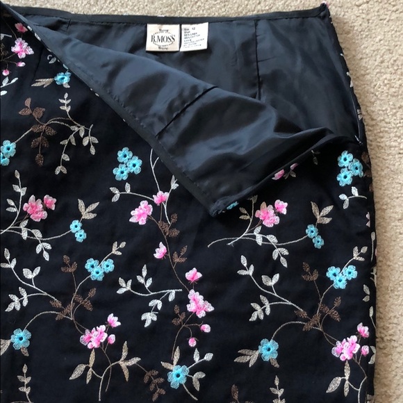 Embroidered Skirt - Picture 3 of 4